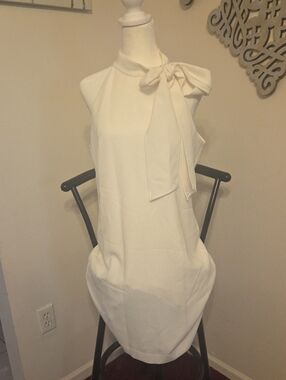Vince Camuto Cream Sleeveless Tie-Neck Dress